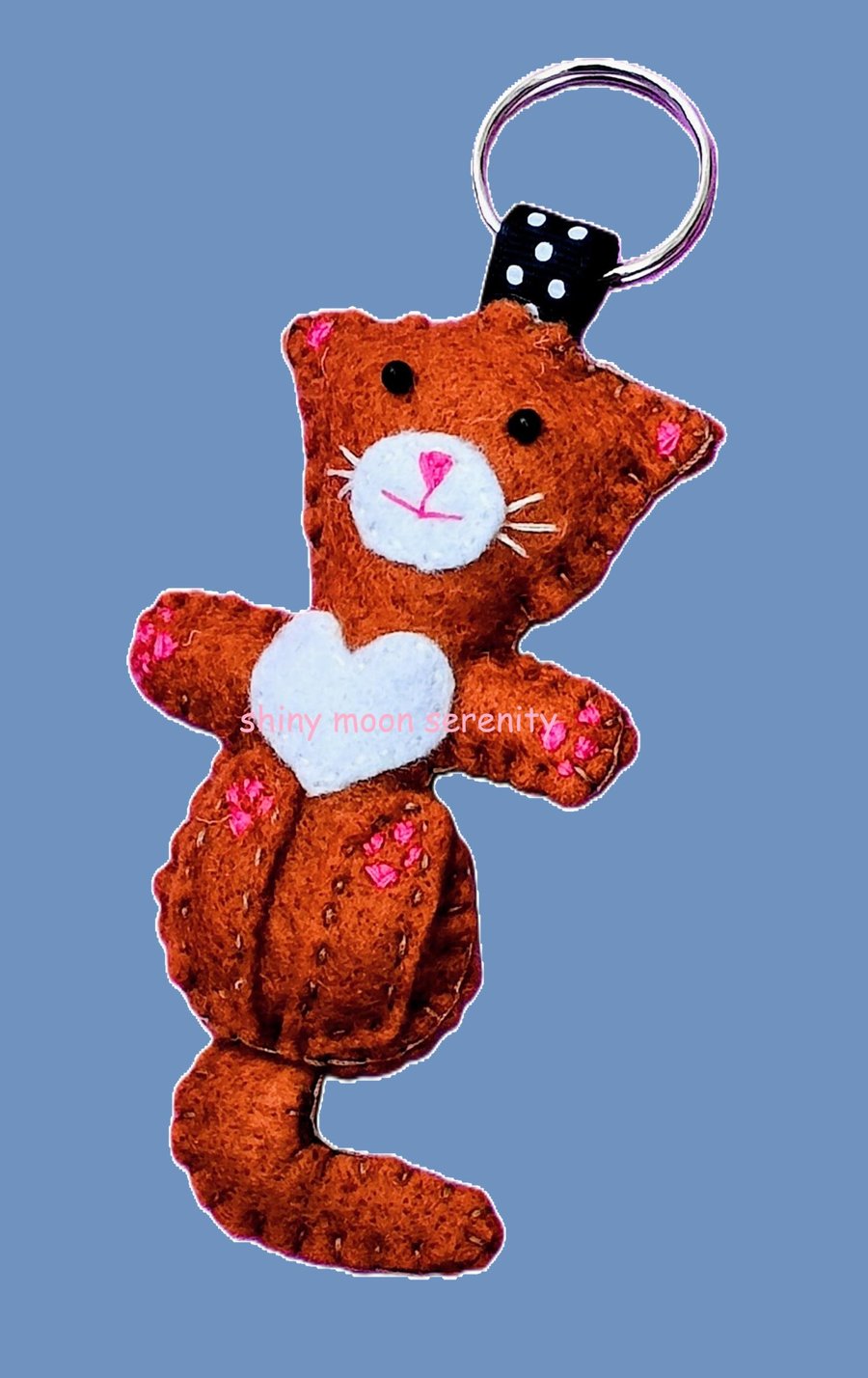 Cat on back Mid Brown & White Felt Keyring