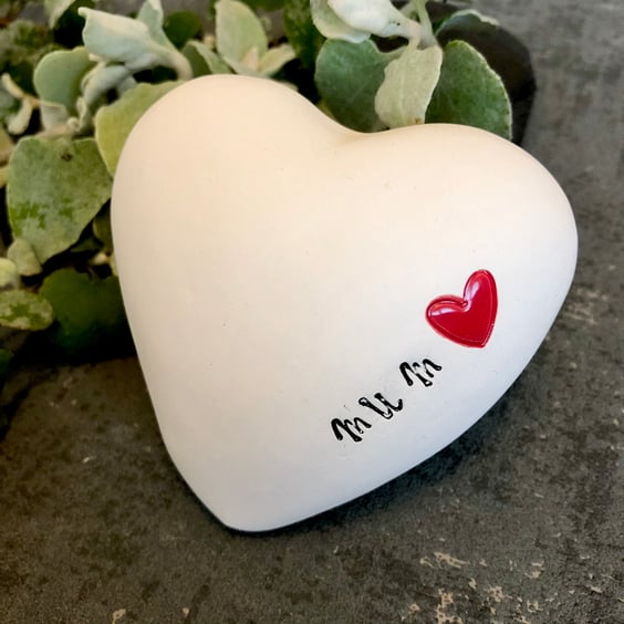 Ceramic heart pebble - Mum
