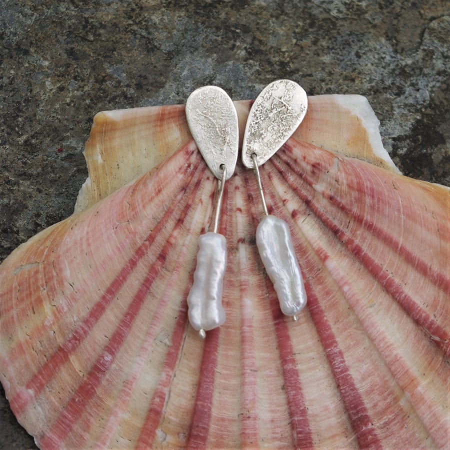  Silver Textured Stud Earrings with Biwa Freshwater Pearl Drop