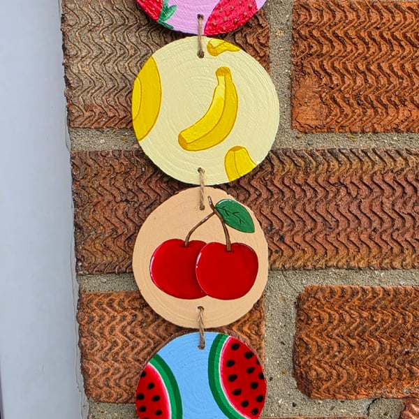Handmade Wooden Fruit Hanging Decoration Hand-Painted Wooden Cut Pieces