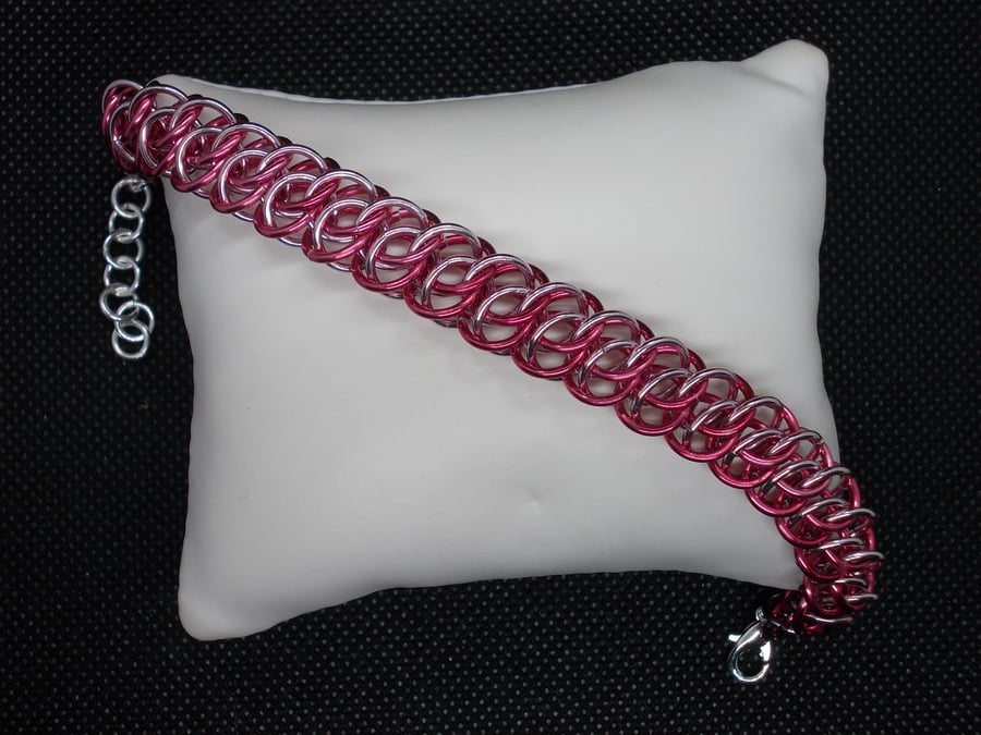 SALE - Rose and pink chaninmaille bracelet