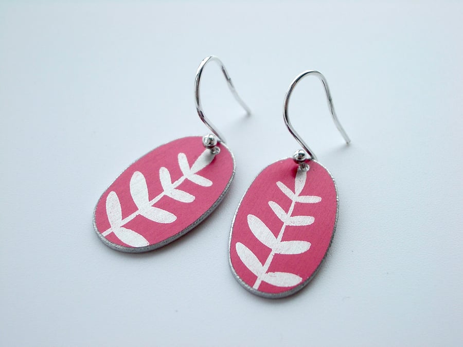 Leaf oval earrings in burgundy 