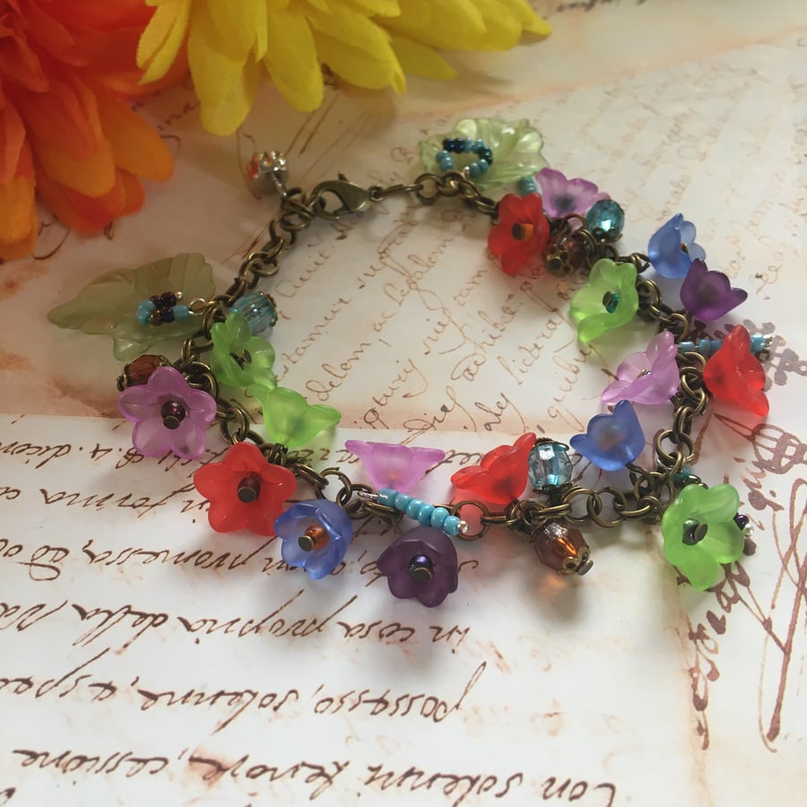 Beautiful bunch of flowers chainmaille bracelet.