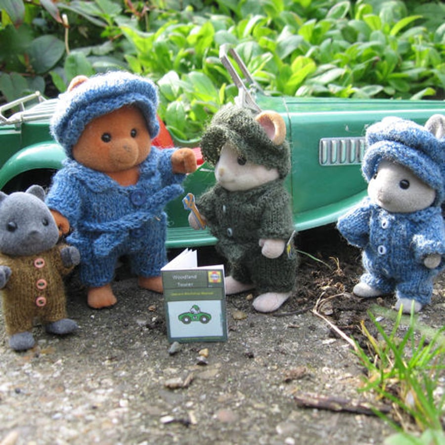 'Engineer's Overalls' knitting pattern for Sylvanian Families PDF