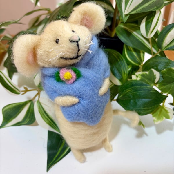 Tilly the white needle felted mouse