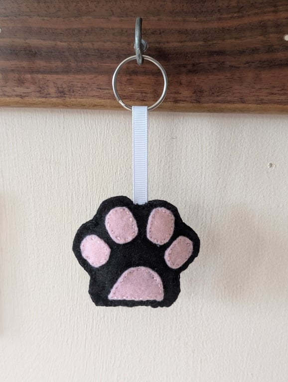 Handmade sewn felt dog pawprint black keyring