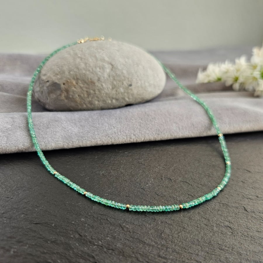 Emerald and 9 carat gold necklace