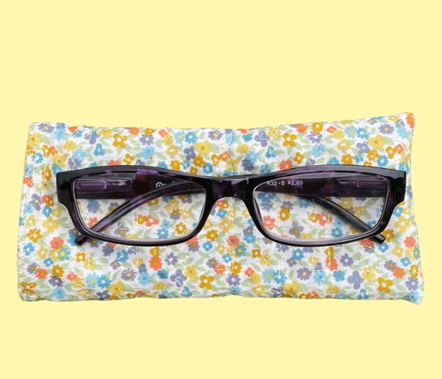Soft Quilted glasses case with mini flowers 