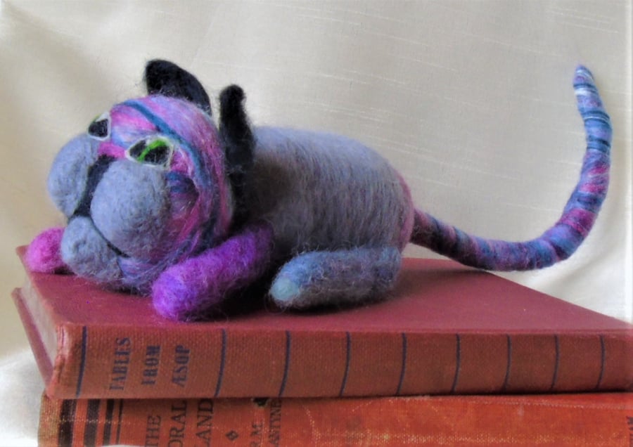 Needle felt Fantasy cat