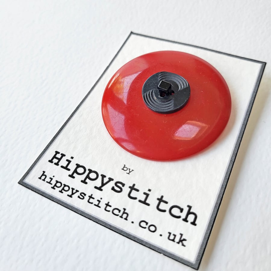 Red & Black Vintage Button Brooch 