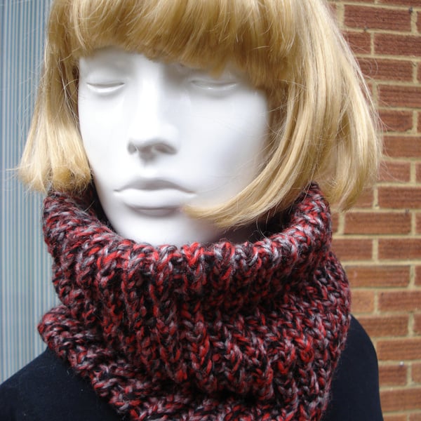 Neck Warmer Cowl Collar Hand Knitted In Chunky Reds And Black Yarn (R292)