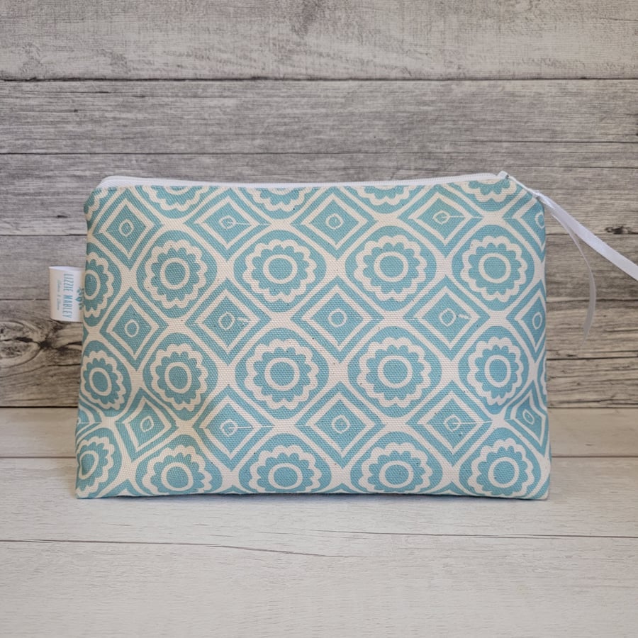 Zipped cosmetic bag in blue 'Rebecca' fabric 