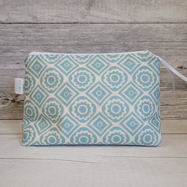 Zipped cosmetic bag in blue 'Rebecca' fabric 