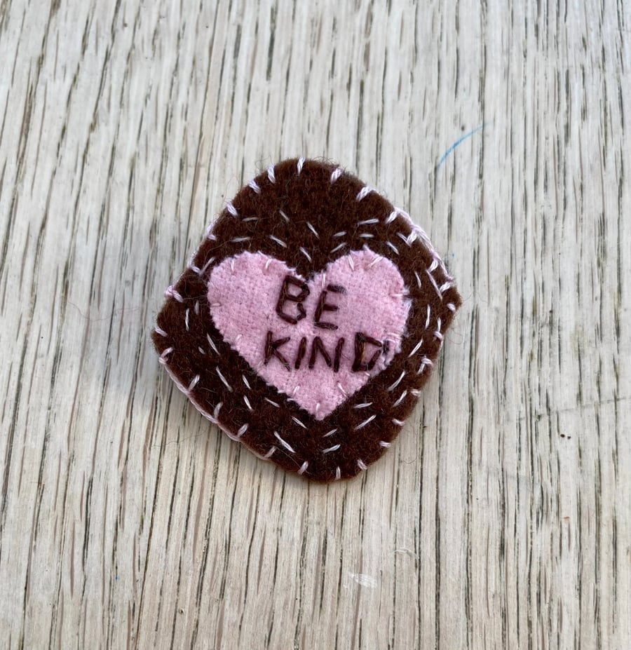 Handmade "Be Kind" Felt Badge – Cute Embroidered Positive Message Pin Badge