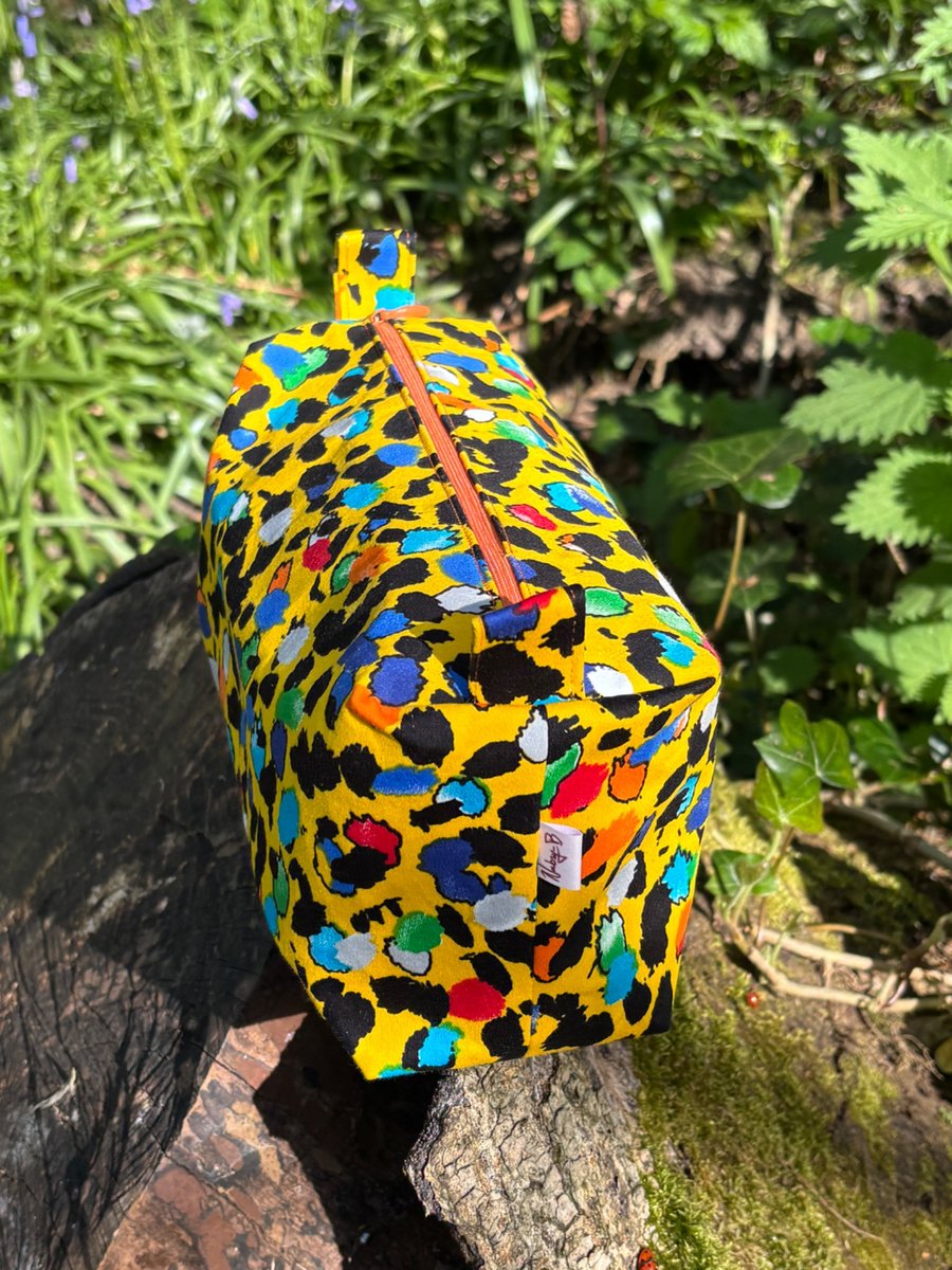 Make-up bag (large) in multicoloured leopard print