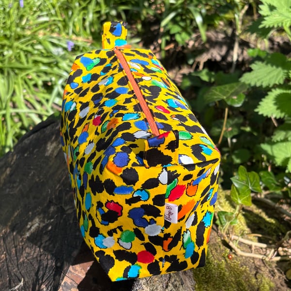 Make-up bag (large) in multicoloured leopard print