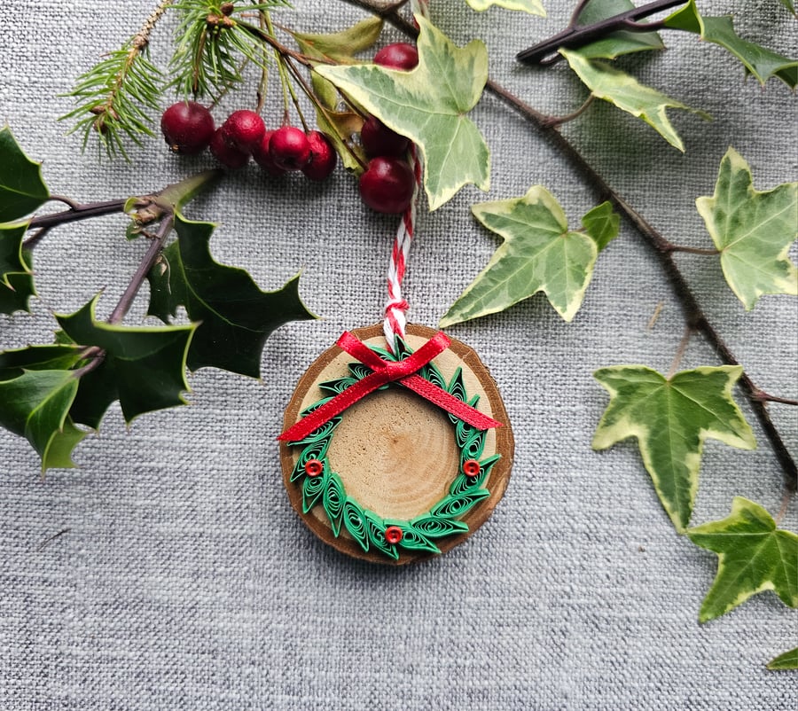 Tiny Quilled Christmas Wreath Alder Wood Slice Hanging Decoration 