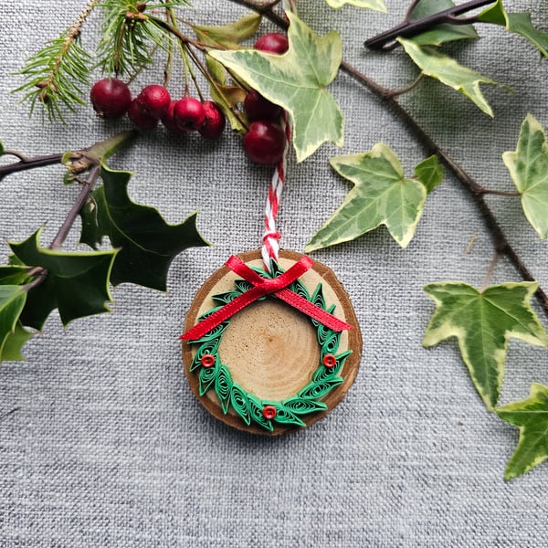 Tiny Quilled Christmas Wreath Alder Wood Slice Hanging Decoration 
