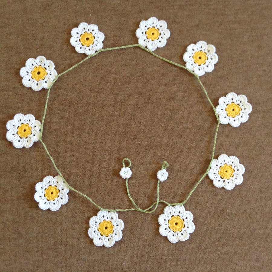 Crochet Daisy Chain Garland in Yellow and White