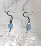 Aguamarine and shell hibiscus hanging earrings - Image 2