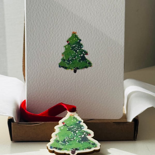 Christmas Card Christmas Tree and hanging wooden ornament (QM 212)