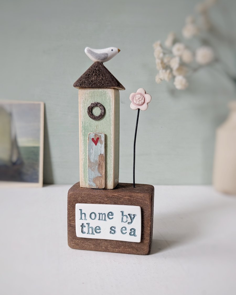 Little Wooden Sea Hut with Clay Flower 'Home by the Sea'