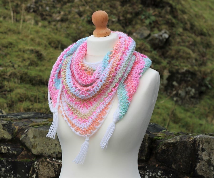 Multicoloured triangle scarf