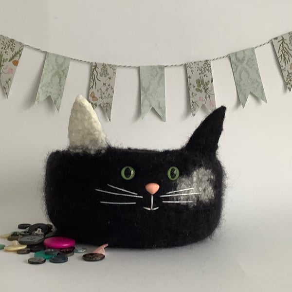 FELTED 'FUSSPOT'  BOWL , desk tidy. ' Domino'. Black  and white.  Cat .