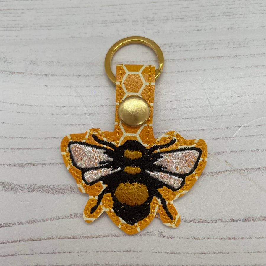 Honeycomb Vinyl and Embroidered Bee Key Ring PB3