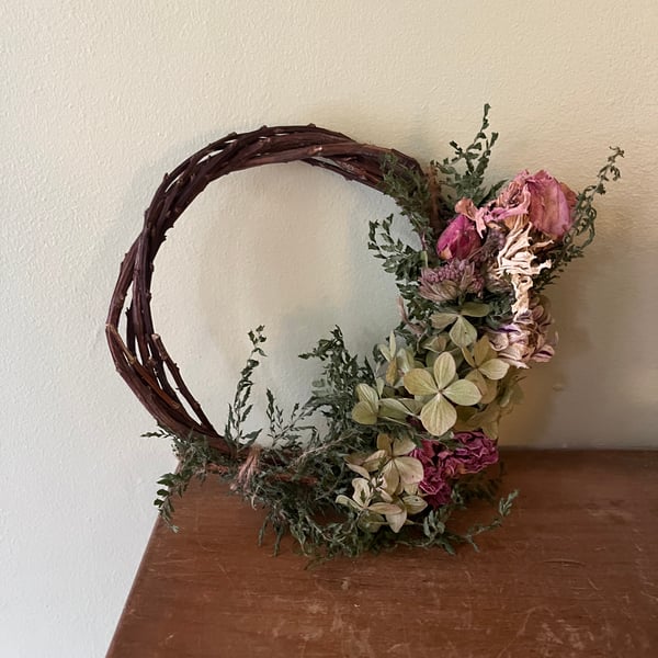 Dried Flower and Foliage Wreath Decoration. 15cm Wide.