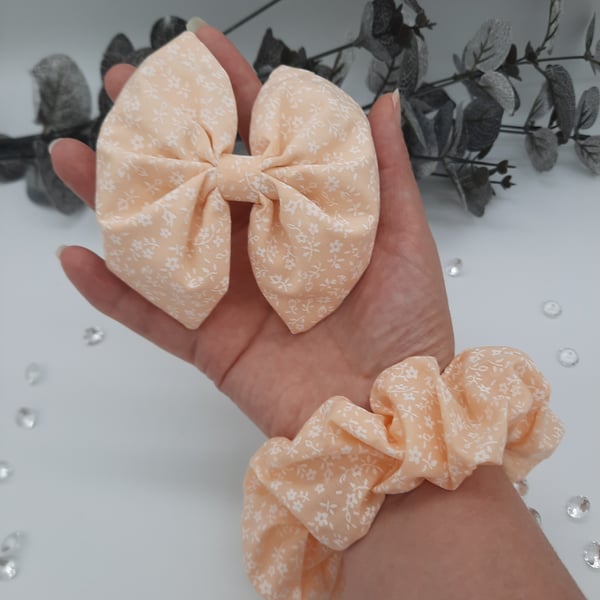 Peach clip on bow with matching scrunchie.  Free uk delivery. 