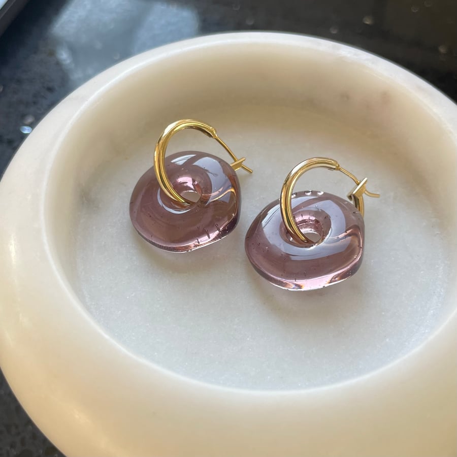 Chunky donut hoops – smoky brown-pink, statement resin earrings