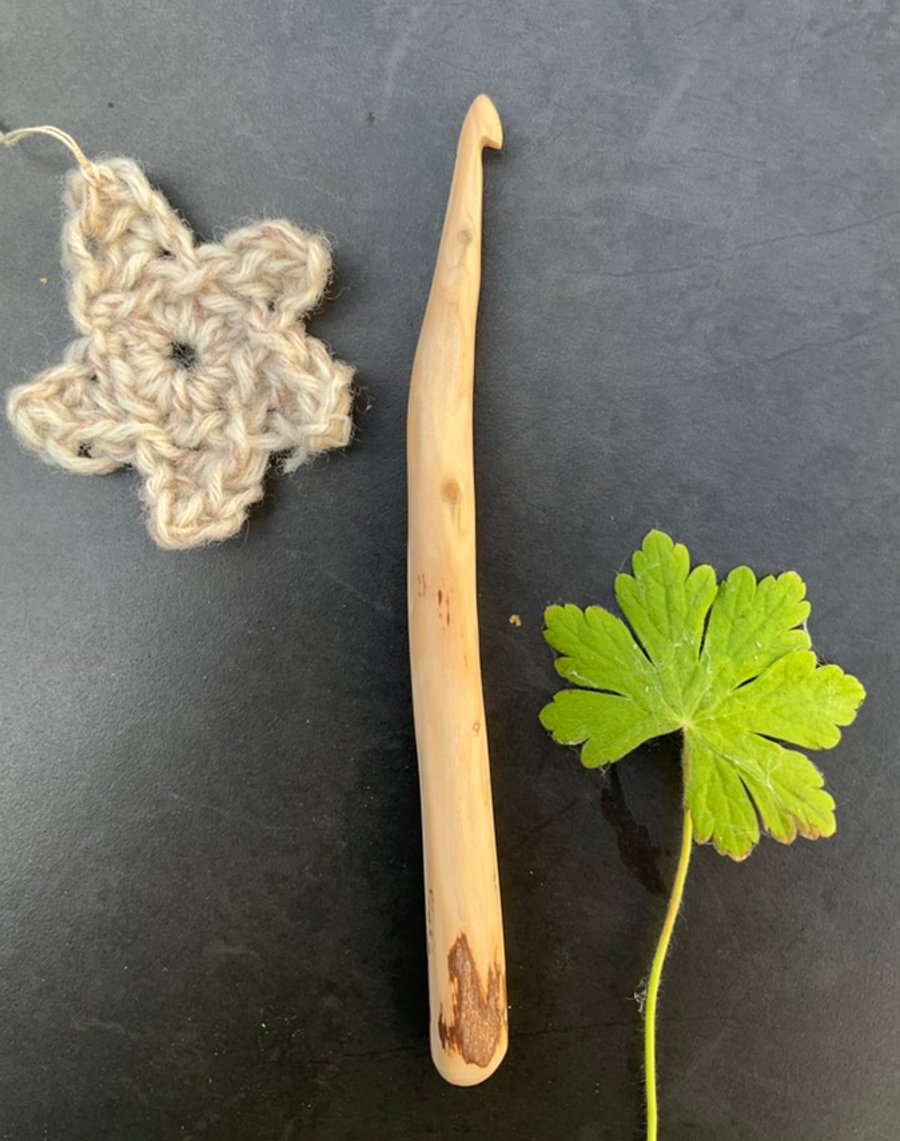 Hand-carved Crochet Hook, 7mm