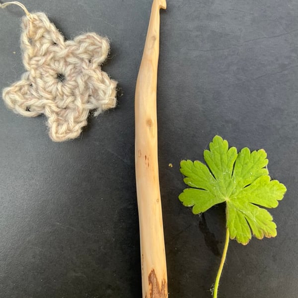 Hand-carved Crochet Hook, 7mm