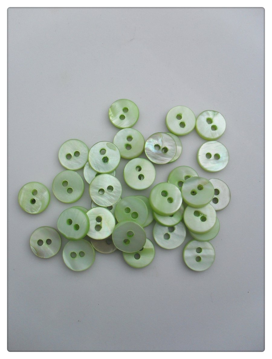 15 x 2-Hole Shell Buttons - Round- 10mm - Green 