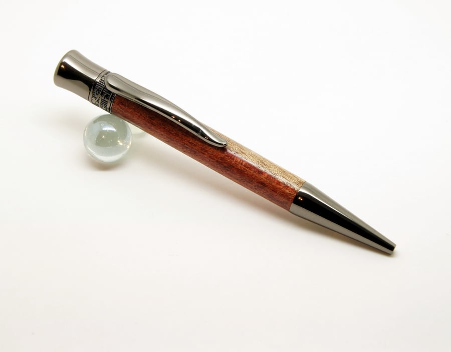 Epsilon twist pen in Bubinga