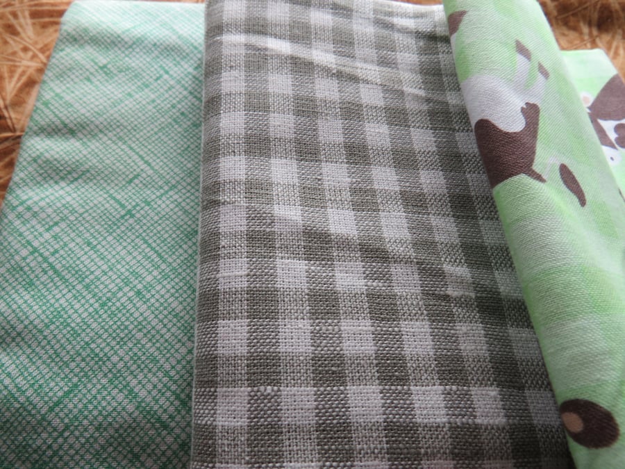 Fabric Cotton 1  half metre and 2 Fat quarters Ref FY472