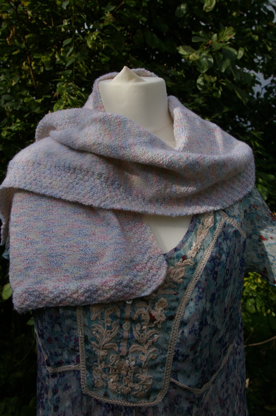 Scarf hand knitted in varigated yarn