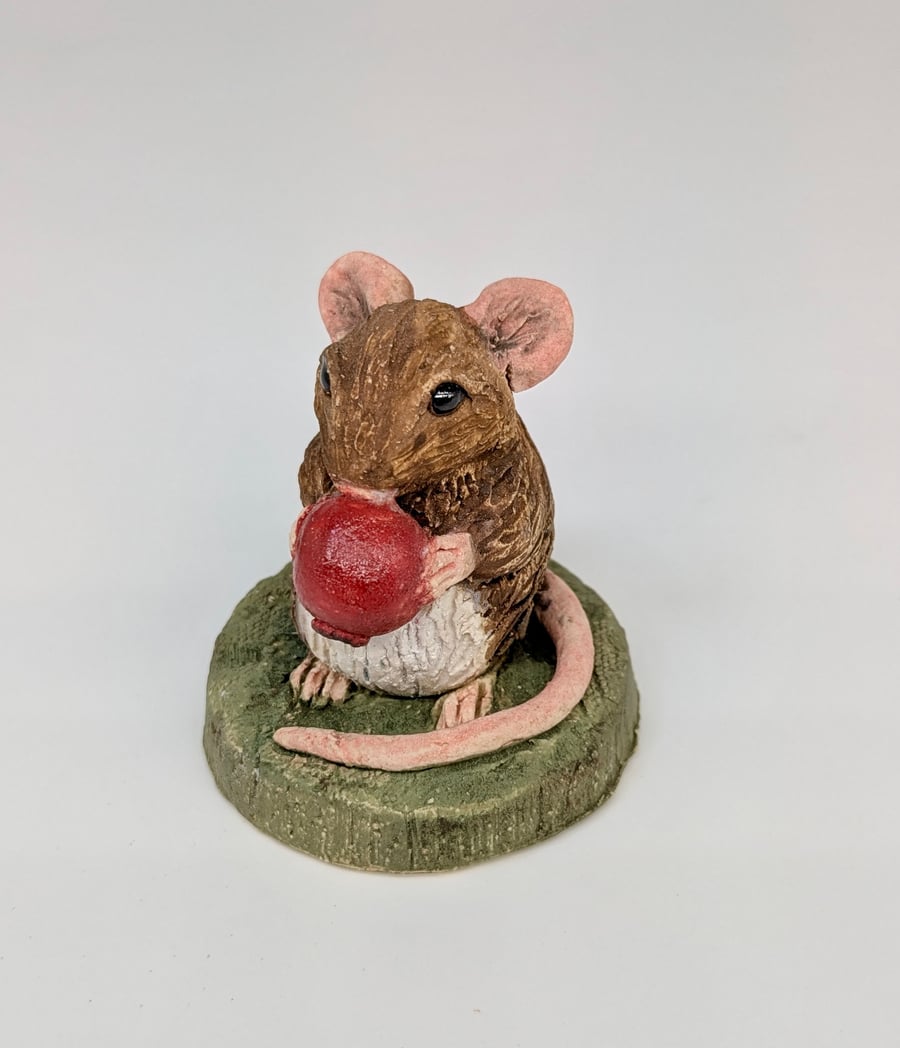 Mini Mouse with Berry 1