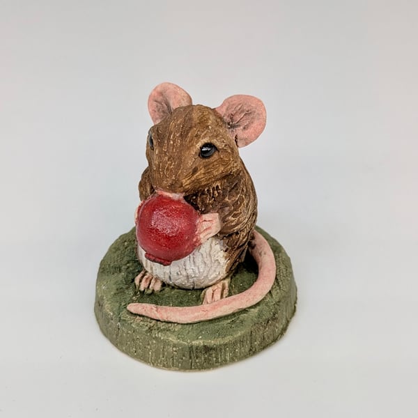 Mini Mouse with Berry 1