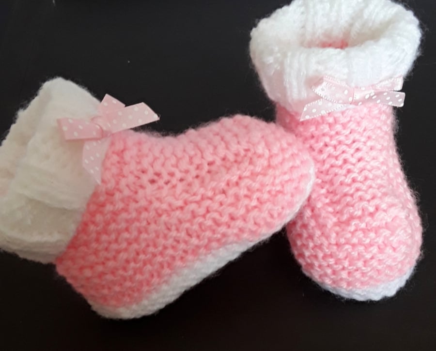 Knitted baby booties pink and white newborn, 0-3 months