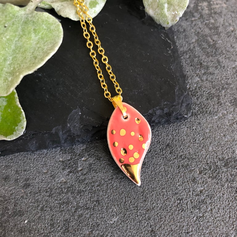 Ceramic leaf necklace - coral
