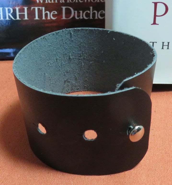 40mm width black leather wristband.