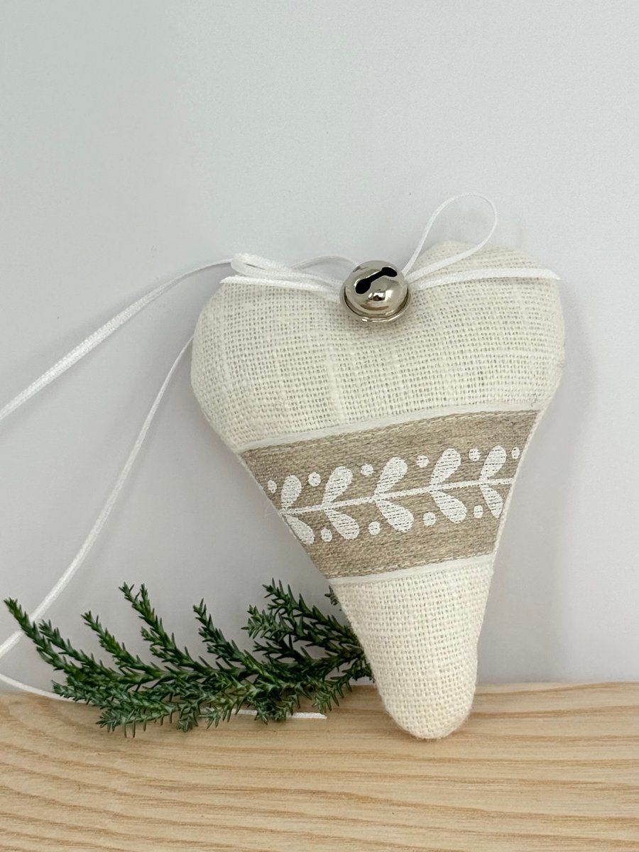 WHITE LINEN MISTLETOE HEART - Christmas Decoration