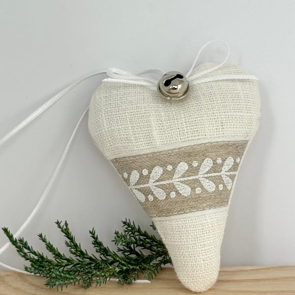 WHITE LINEN MISTLETOE HEART - Christmas Decoration
