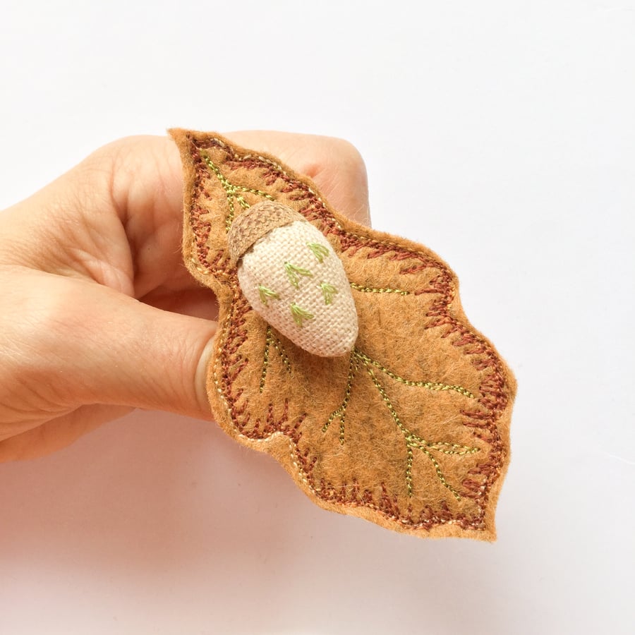 Acorn leaf brooch