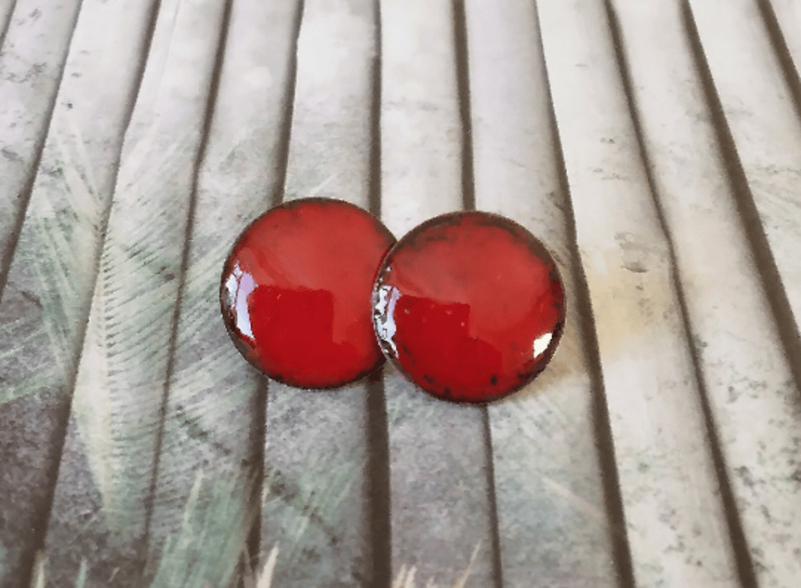 Red domed stud earrings in enamelled copper 275