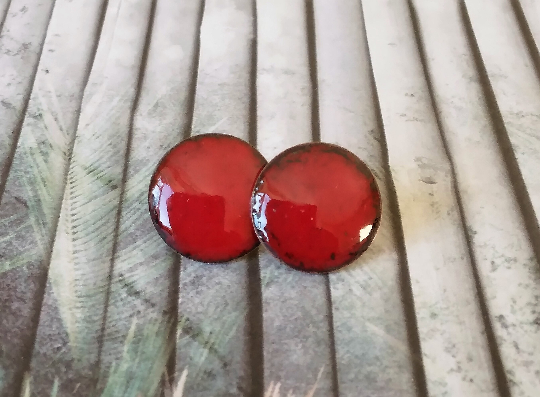 Red domed stud earrings in enamelled copper 275
