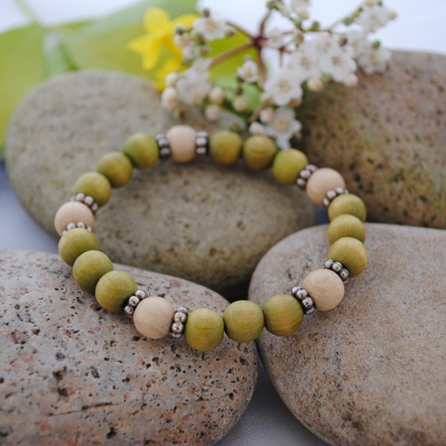 Green wood bead bracelet (small)