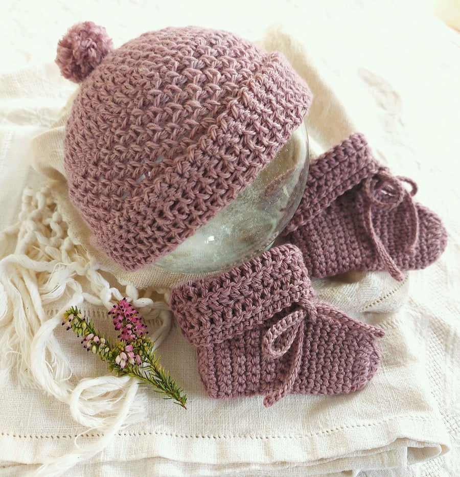 Baby Hat and Booties set, 100% pure wool,  hand dyed, 0-5 months